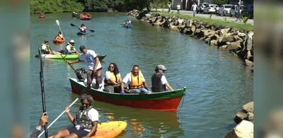 Voluntários participam de ação no Rio Jacaraípe neste domingo