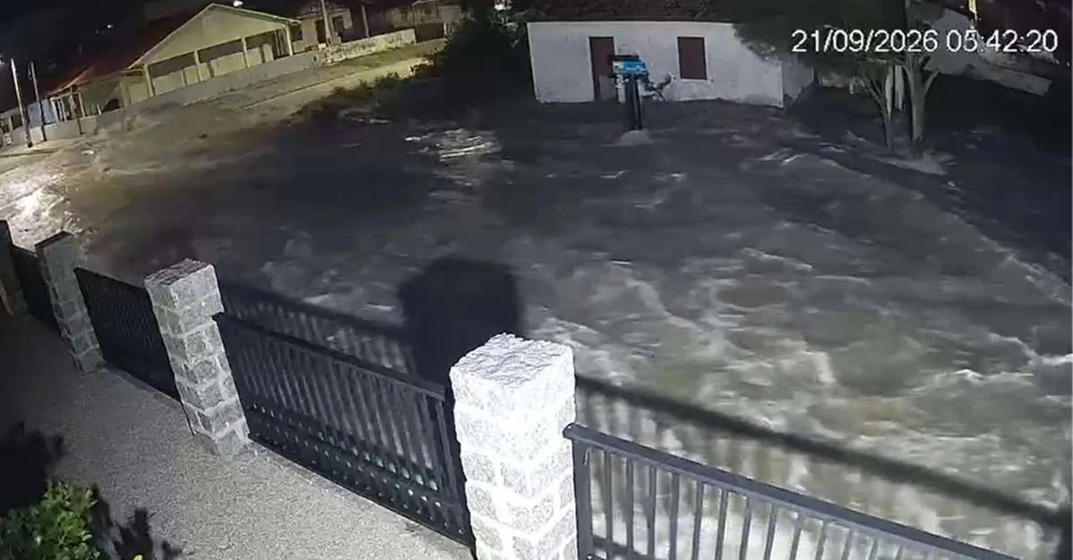 Maré sobe de forma repentina após ventos e pressão alterada em Santa Catarina
