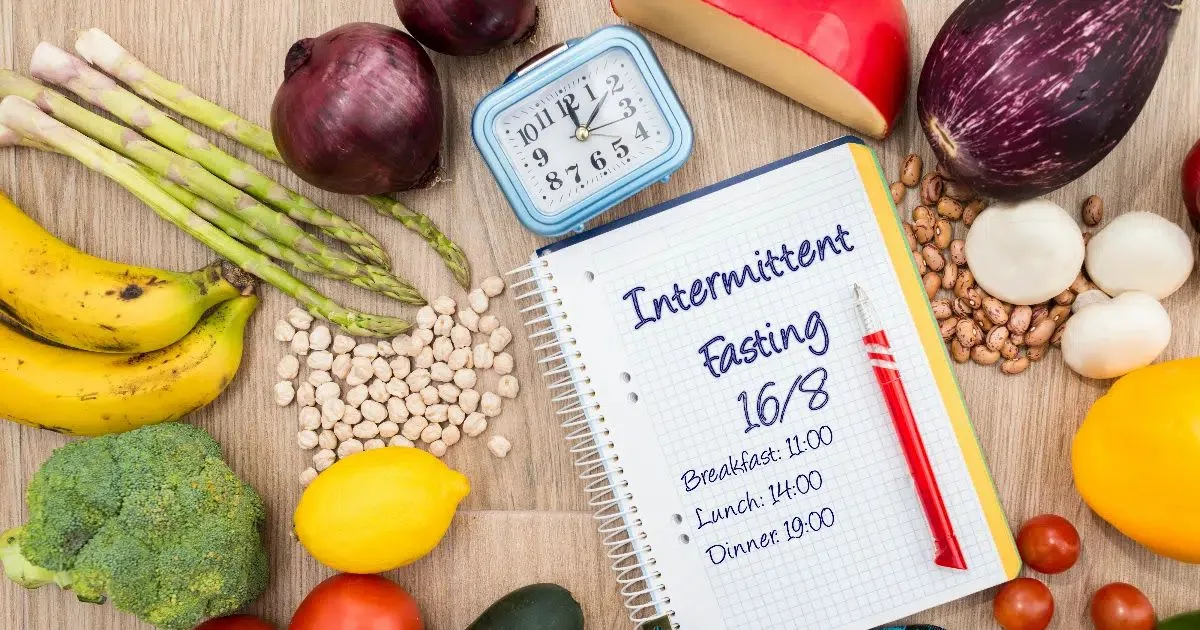 Jejum intermitente depende da rotina e não substitui uma alimentação equilibrada