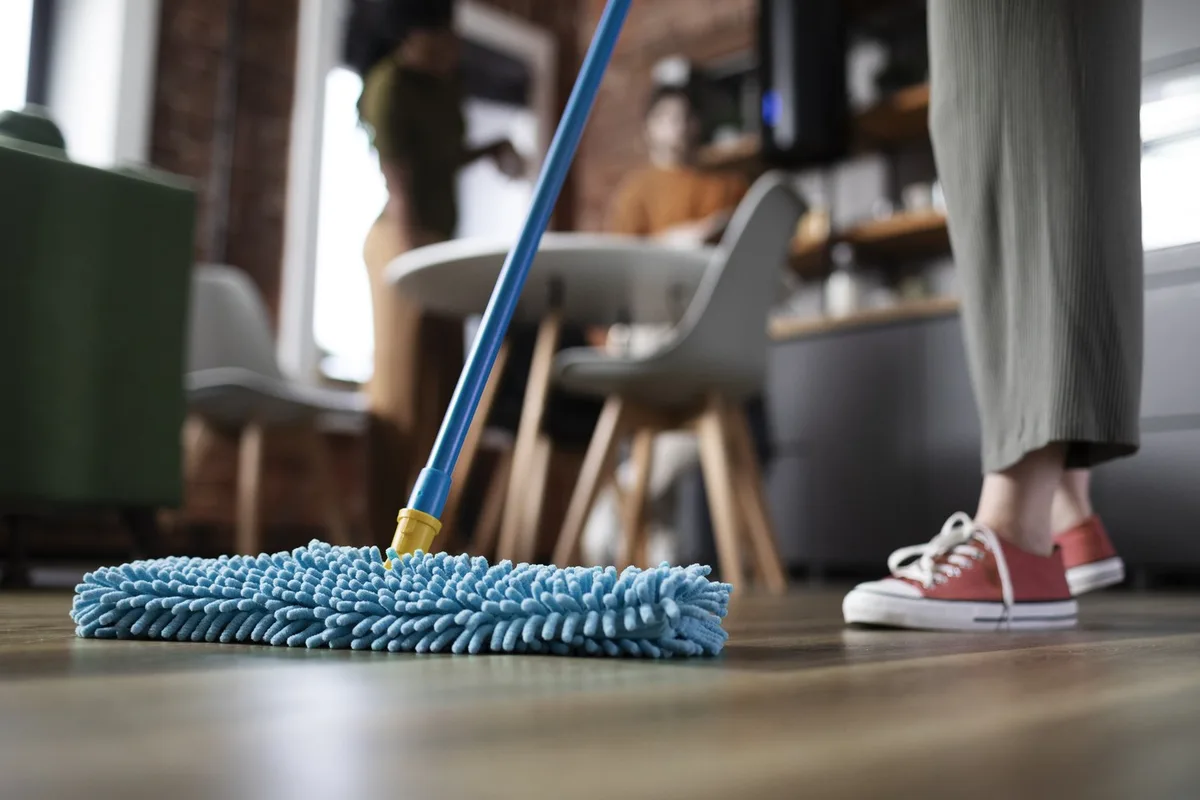 Mops com balde oferecem opções compactas e refis extras por até R$ 144