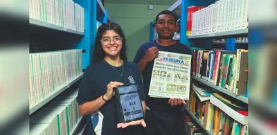 Como estudantes conciliam celular e jornal impresso para acompanhar notícias