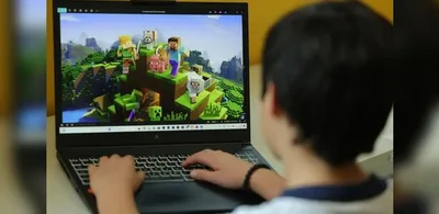 Telas podem reduzir o piscar e causar olho seco em crianças