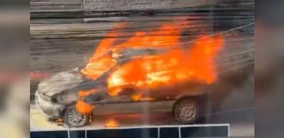 Mãe e filha saem ilesas de carro destruído por incêndio em Vila Velha
