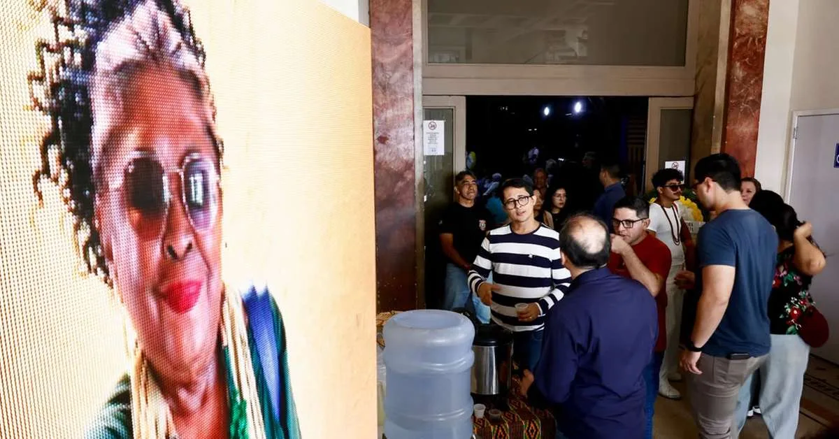 Belém recebe despedida de Zélia Amador de Deus no Teatro Waldemar Henrique