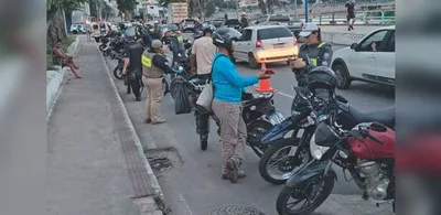 Fiscalização no Espírito Santo multa 100 motoristas por calçado e falta de cinto