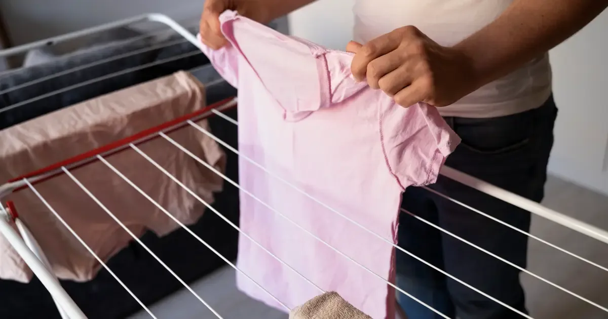 Varal bem distribuído ajuda a secar roupas e evitar amassados