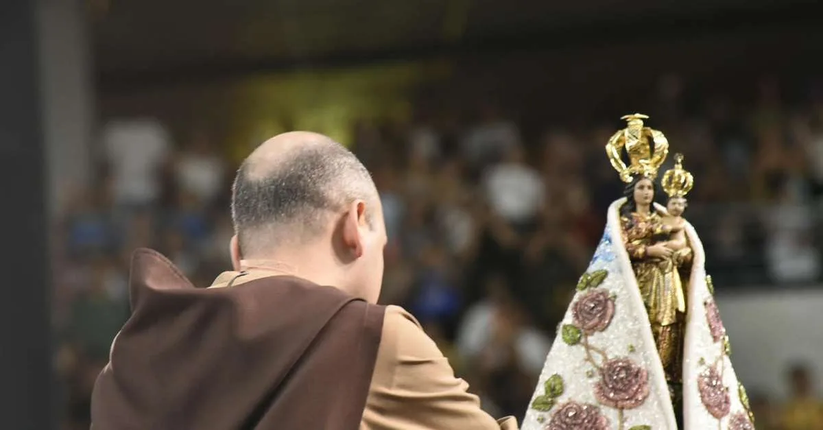 Imagem de Nossa Senhora de Nazaré participa de vigília no Mangueirão