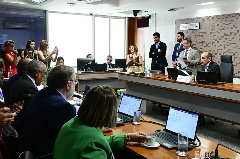Senado aprova projeto para levar vacina contra herpes-zóster ao SUS