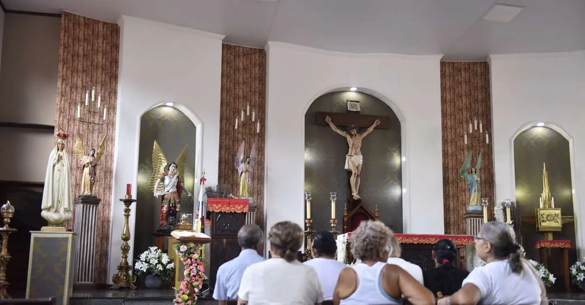 Paróquia de São Miguel encerra quaresma com missas e procissão em Belém