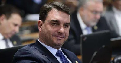 Flávio Bolsonaro questiona fim das bets e defende proibição de cassinos online