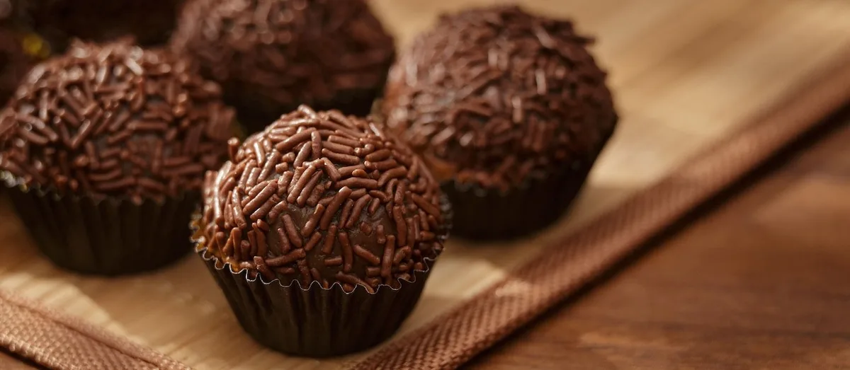 Oito versões de brigadeiro com pistache, cupuaçu, paçoca e cacto