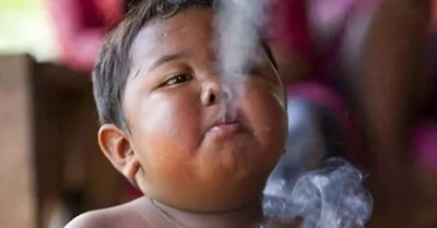 Ardi Rizal, que fumava na infância, vive aos 18 anos longe do cigarro