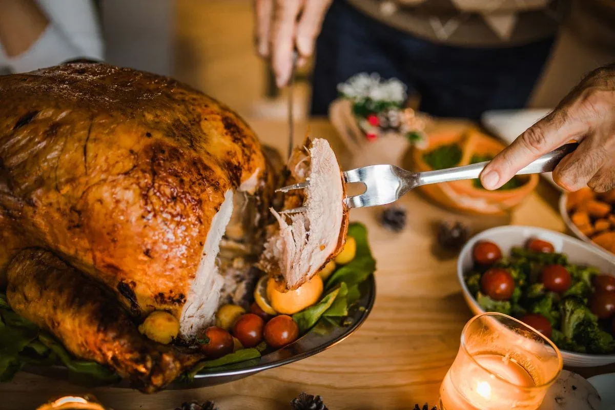 Frango de padaria: receita com pele dourada e carne suculenta