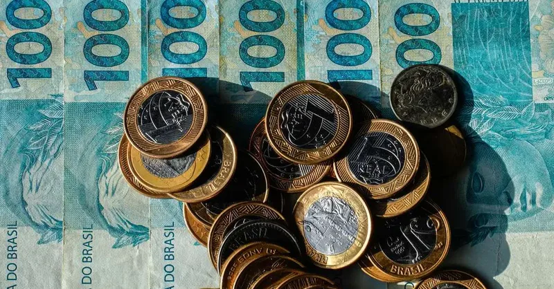 Governo manterá benefícios sociais ligados ao salário mínimo, diz Durigan