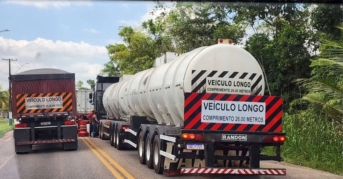 Incêndio em Kombi e panes em caminhões congestionam a Alça Viária