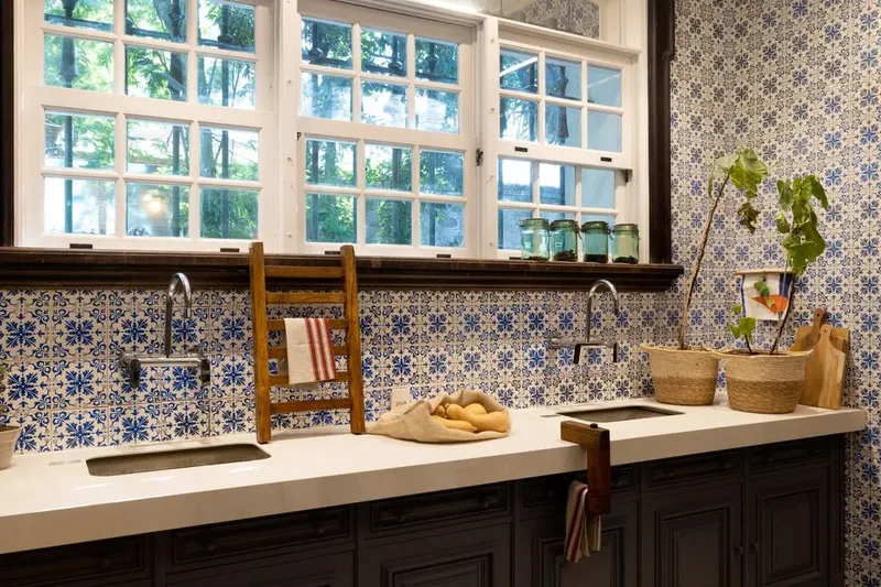 Como escolher e instalar uma torneira de parede na cozinha ou no banheiro