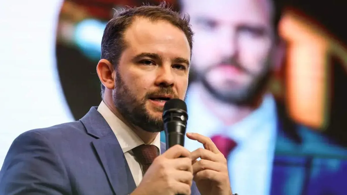 Ministro da Fazenda defende política fiscal do governo Lula antes do primeiro turno
