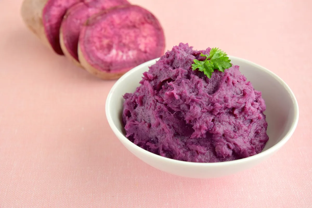 Ube ganha espaço na cozinha e leva o roxo para a decoração
