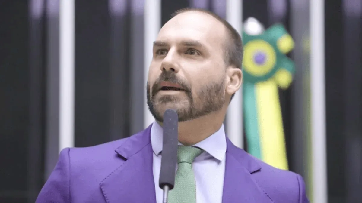 “Abandono de cargo”: Eduardo Bolsonaro é demitido da Polícia Federal após inúmeras faltas injustificadas