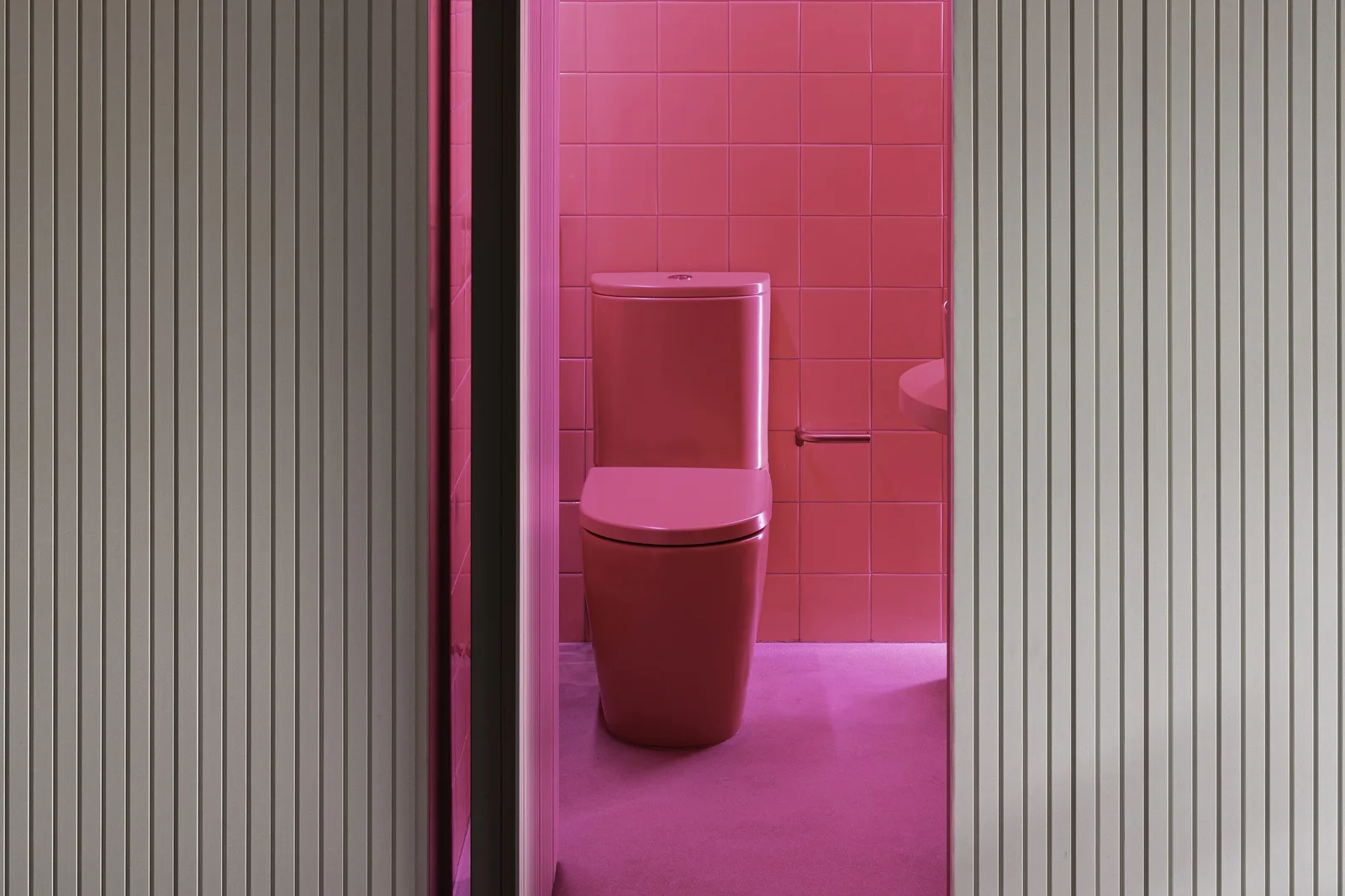 Como criar um lavabo marcante sem abrir mão da praticidade