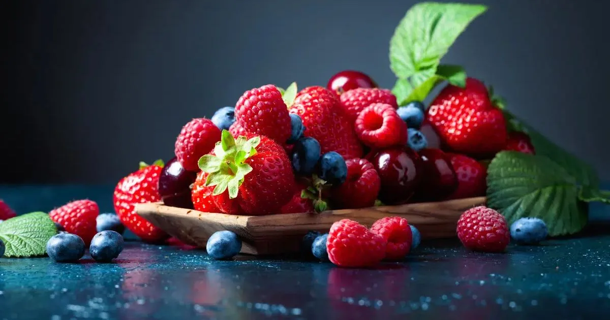 Frutas vermelhas e roxas podem elevar a ingestão de flavonóis ligada à saúde do coração
