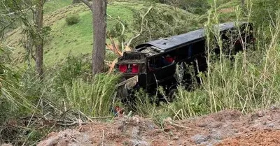 Vídeo mostra pneus desgastados de ônibus antes de acidente em Cruzeiro