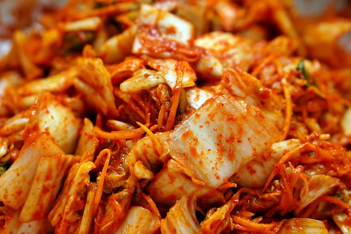 Kimchi caseiro: receita, fermentação e cuidados no preparo