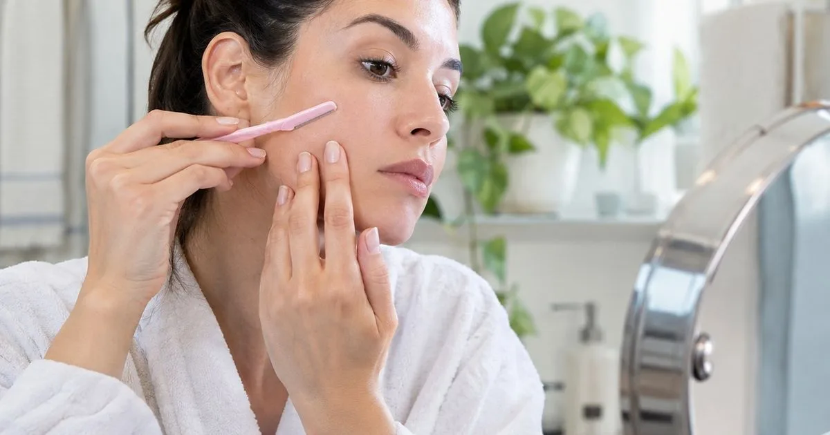 O que o dermaplaning caseiro pode causar além do efeito liso