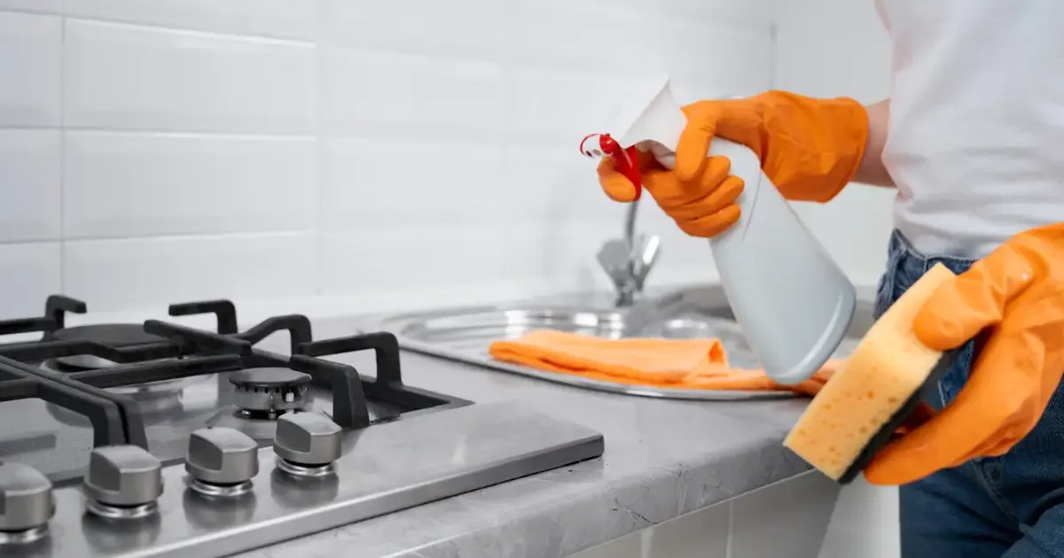 Lixeira, pia e ventilação: cuidados para reduzir odores na cozinha