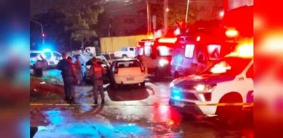 Dois homens ficam feridos após carro ser atingido por mais de 30 tiros em Cariacica